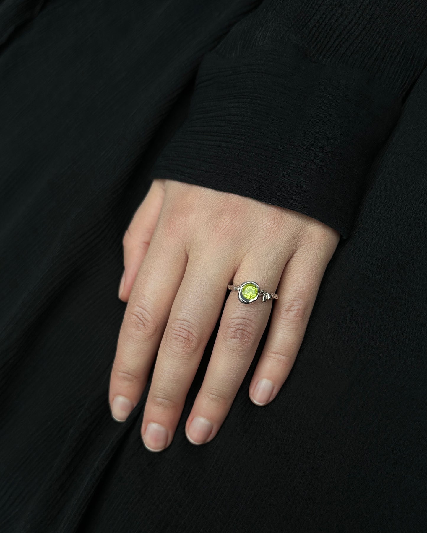 Sterling silver 'Spring's eye' ring with peridot